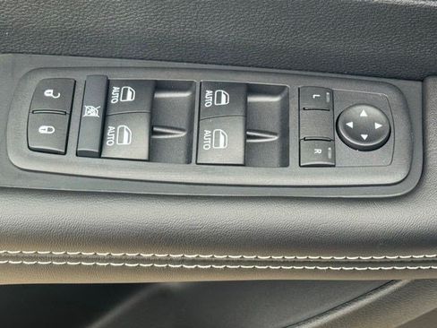New 2027 Chrysler Pacifica Select FWD image 11