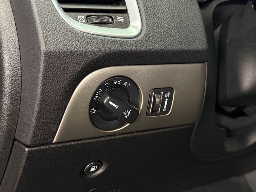 Used 2020 Dodge Durango SXT AWD/4WD image 17