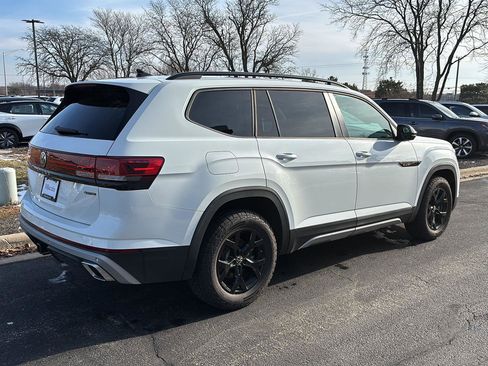 Used 2025 Volkswagen Atlas Peak Edition SE image 6