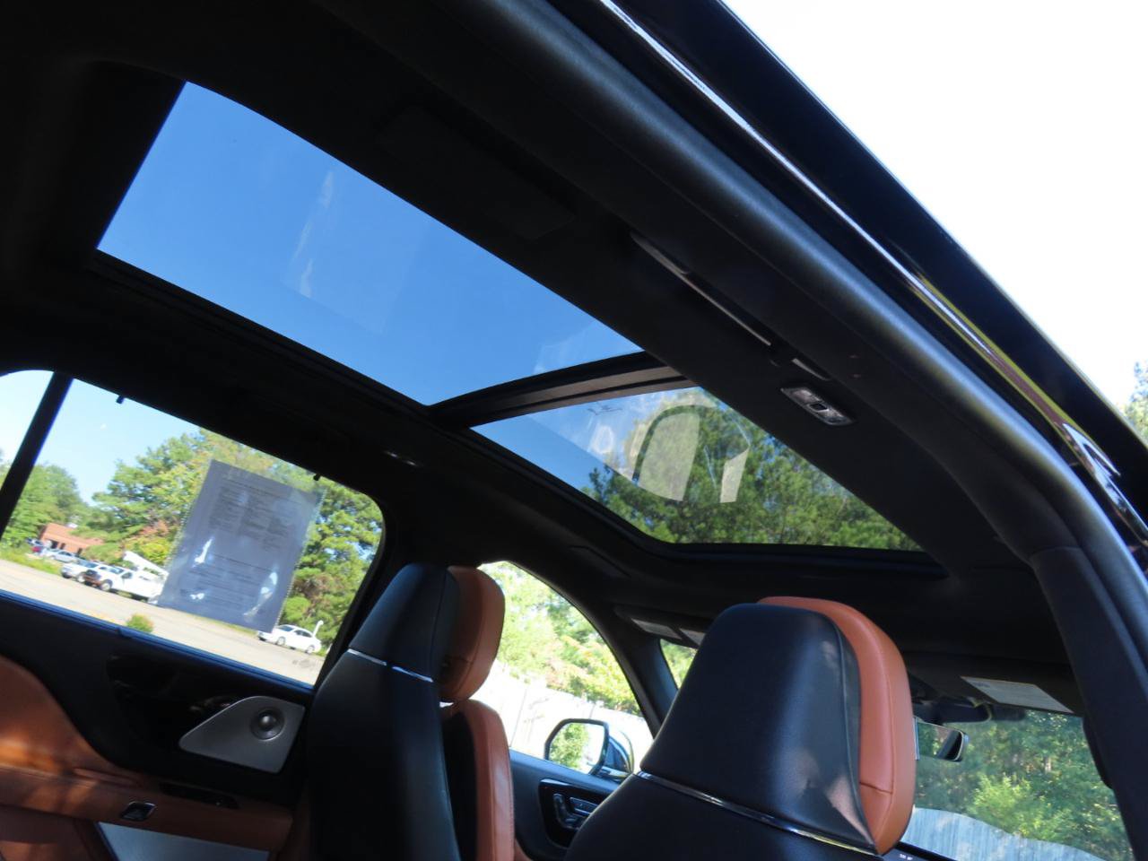 Used 2022 Lincoln Aviator Black Label w/ Dynamic Handling Package AWD/4WD image 33