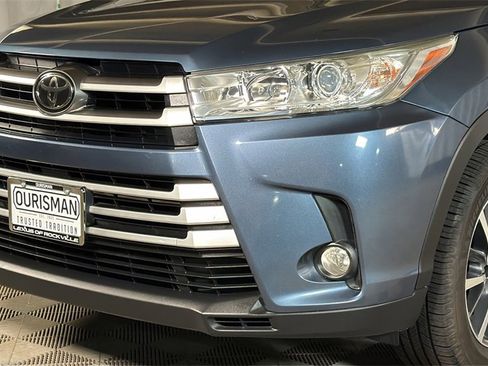 Used 2017 Toyota Highlander XLE image 3
