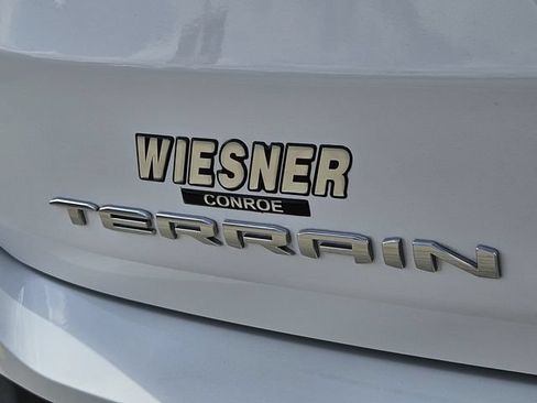 Used 2024 GMC Terrain SLE FWD image 9
