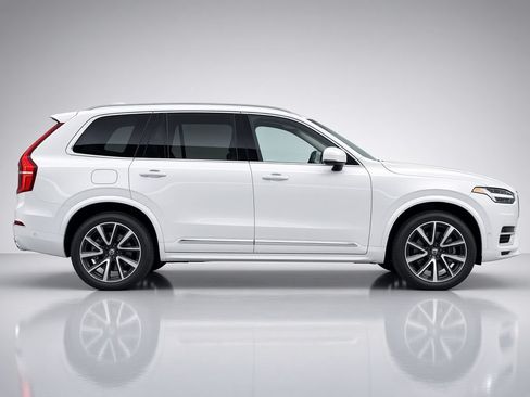 Used 2023 Volvo XC90 B6 Plus AWD/4WD image 4