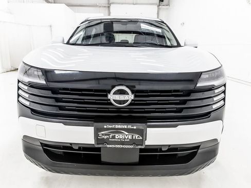Used 2025 Nissan Kicks SV AWD/4WD image 10