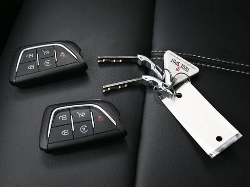 Used 2024 Cadillac Lyriq Tech RWD image 28