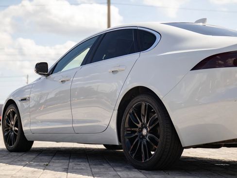Used 2018 Jaguar XF Portfolio AWD/4WD image 9