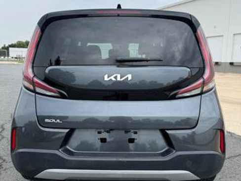 Used 2023 Kia Soul LX w/ Option Group 015 FWD image 5