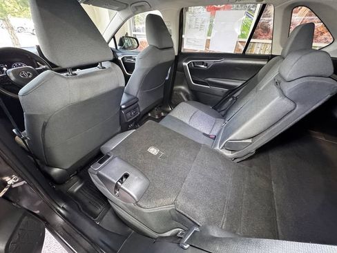 Used 2020 Toyota RAV4 XLE AWD/4WD image 41