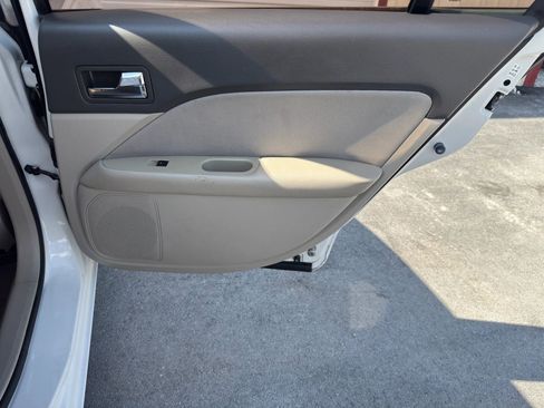 Used 2011 Ford Fusion SE FWD image 10