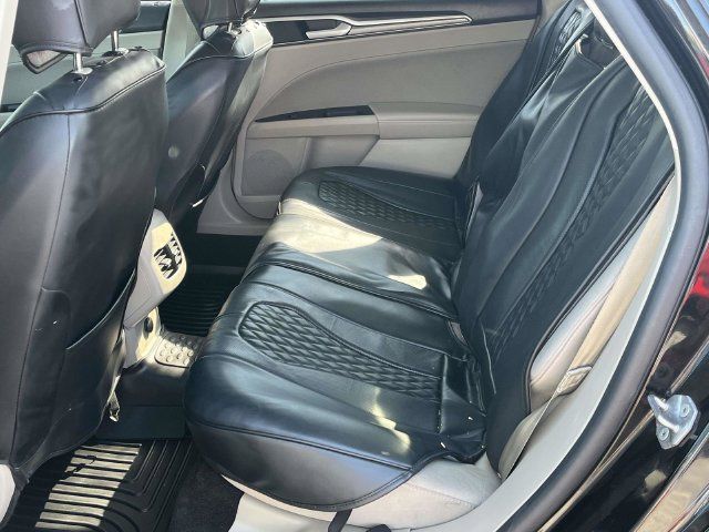 Used 2020 Ford Fusion SE FWD image 15