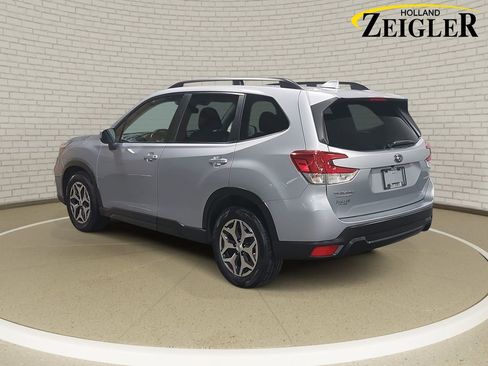 Used 2019 Subaru Forester Premium image 7