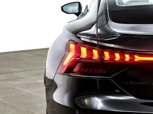 Used 2022 Audi e-tron GT Prestige image 15