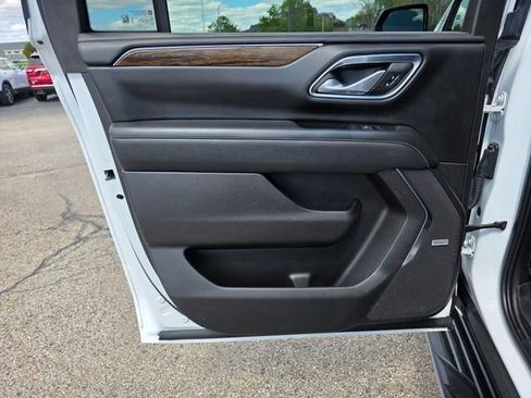 Used 2023 Chevrolet Suburban Premier AWD/4WD image 21
