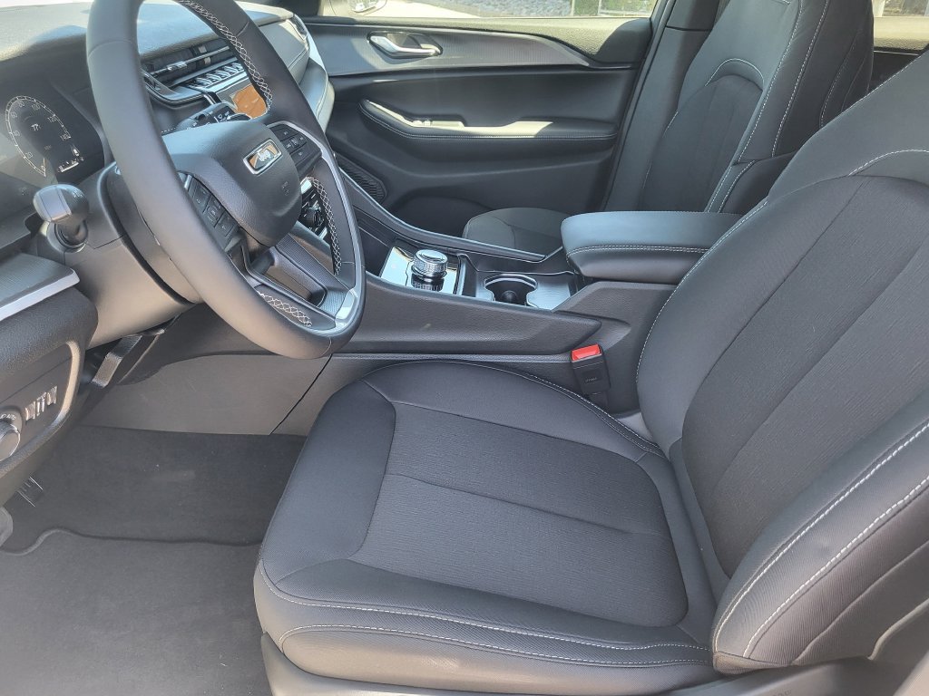 New 2026 Jeep Grand Cherokee Laredo AWD/4WD image 12