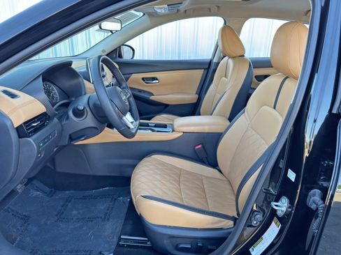 Used 2024 Nissan Sentra SV w/ SV Premium Package image 15