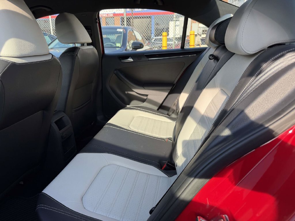 Used 2015 Volkswagen Jetta Sport FWD image 13