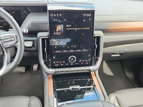 Used 2025 GMC Yukon Denali image 11