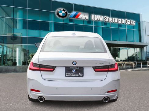Used 2025 BMW 330i Sedan w/ Premium Package image 5