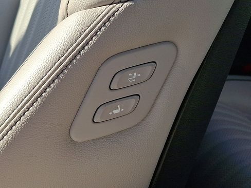 Used 2021 Genesis G70 3.3T image 10