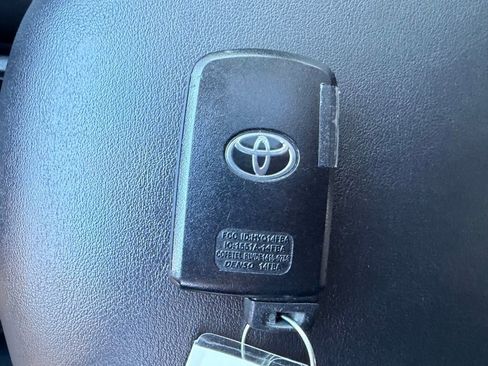 Used 2017 Toyota RAV4 Limited w/ Carpet Mat Package image 29