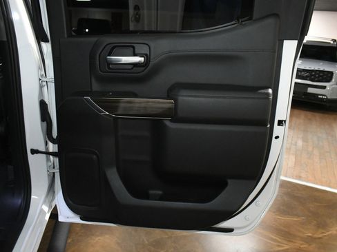 Used 2021 Chevrolet Silverado 1500 LT Trail Boss w/ Convenience Package II image 46