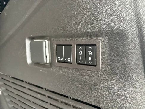 Used 2023 GMC Yukon AT4 image 39