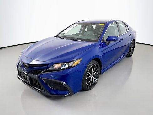 Used 2024 Toyota Camry SE FWD image 3