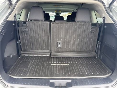 Used 2021 Toyota Highlander LE image 7