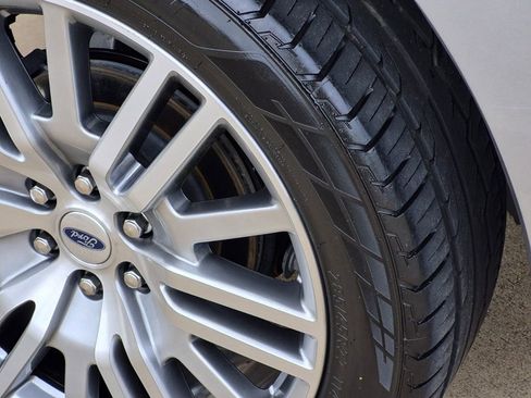 Used 2024 Ford Expedition Limited AWD/4WD image 7