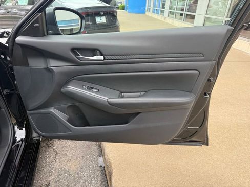 Used 2025 Nissan Altima 2.5 SV FWD image 44