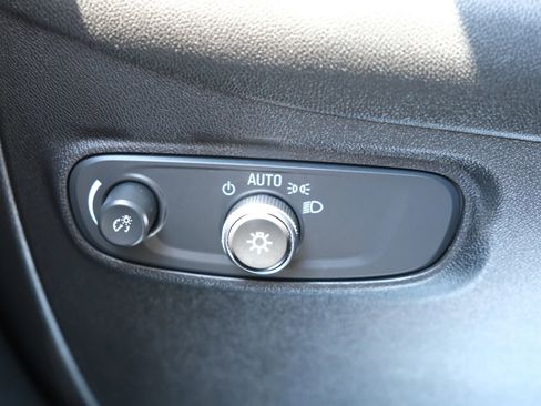 Used 2021 Chevrolet Equinox LT FWD image 34
