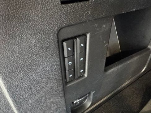 Used 2018 Ford Expedition XLT w/ Equipment Group 202A AWD/4WD image 45