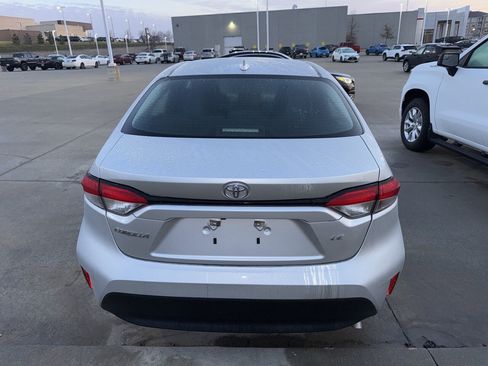 Used 2023 Toyota Corolla LE image 4