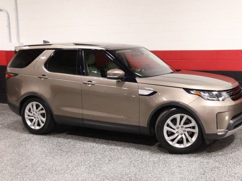 Used 2017 Land Rover Discovery HSE AWD/4WD image 2