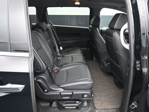 Used 2024 Honda Odyssey Elite image 11