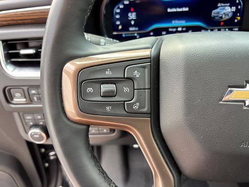 Used 2024 Chevrolet Suburban High Country w/ Premium Package AWD/4WD image 17