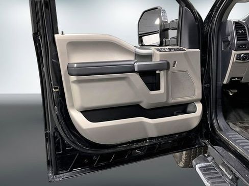 Used 2022 Ford F250 XLT w/ XLT Premium Package AWD/4WD image 18