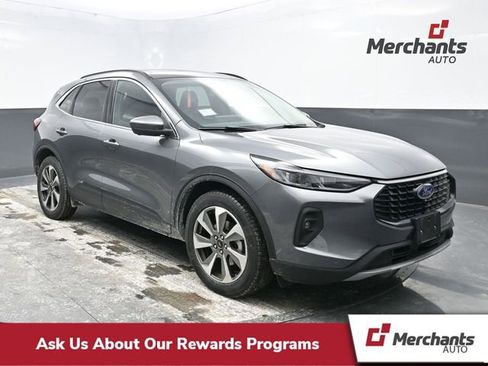 Used 2024 Ford Escape Platinum image 1