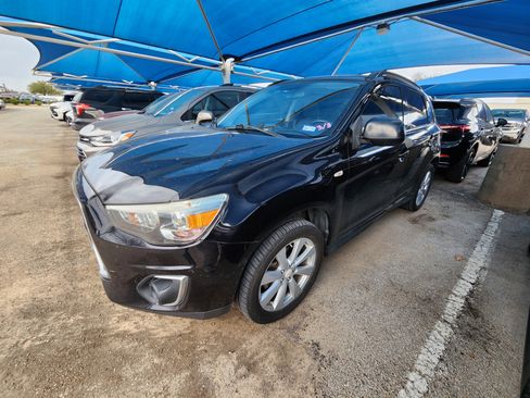 Used 2014 Mitsubishi Outlander Sport SE image 2