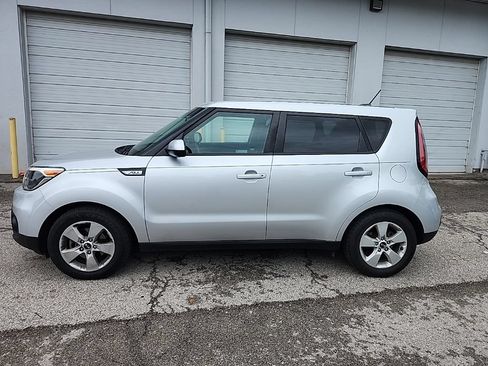 Used 2019 Kia Soul FWD image 3