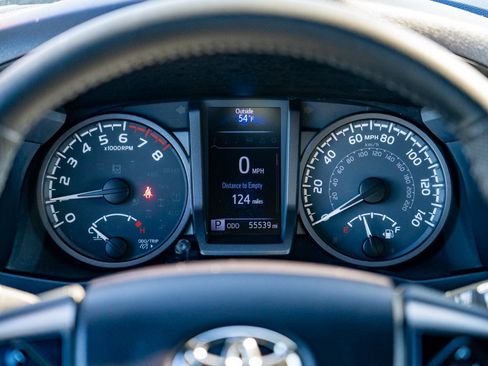 Used 2021 Toyota Tacoma TRD Off-Road w/ Technology Package AWD/4WD image 19