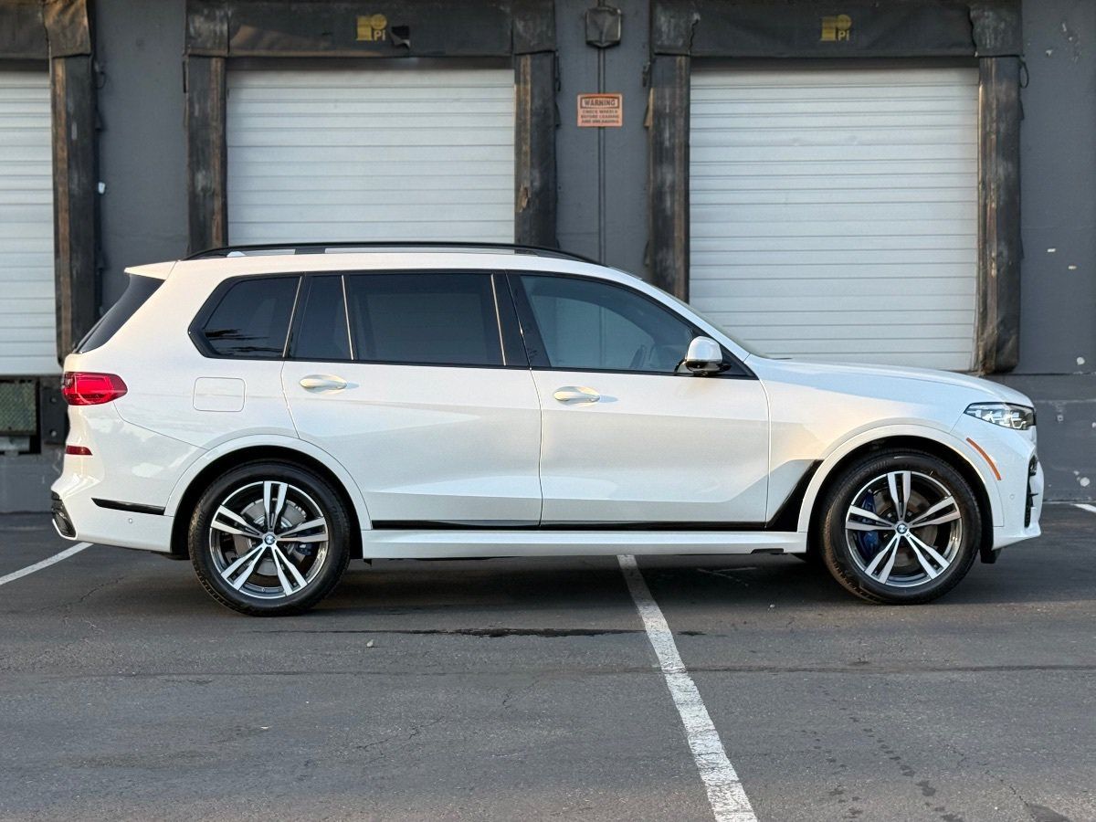 Used 2022 BMW X7 xDrive40i w/ Premium Excellence Package AWD/4WD image 2