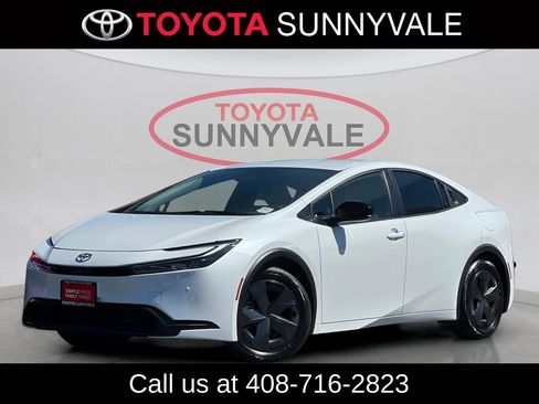Used 2024 Toyota Prius LE image 2
