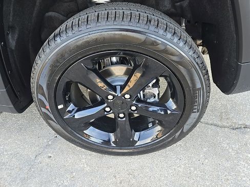 New 2025 Jeep Grand Cherokee Limited w/ Luxury Tech Group II image 24