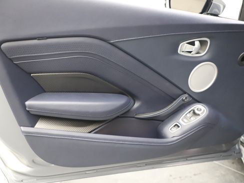 Used 2021 Aston Martin V8 Vantage Roadster RWD image 27