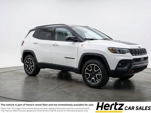 Used 2025 Jeep Compass Trailhawk AWD/4WD image 1