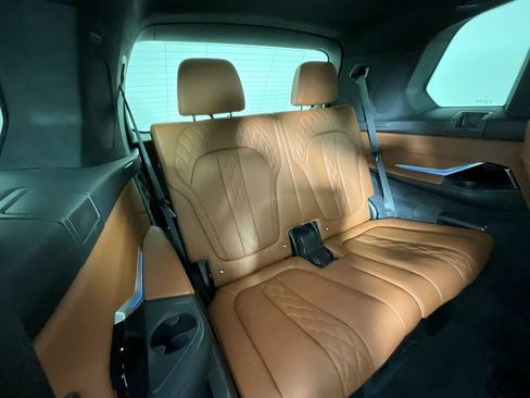 Used 2023 BMW X7 xDrive40i w/ Executive Package image 23