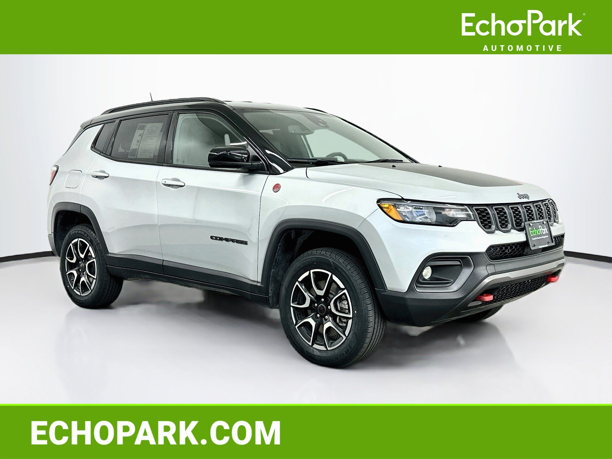 Used 2025 Jeep Compass Trailhawk AWD/4WD image 1