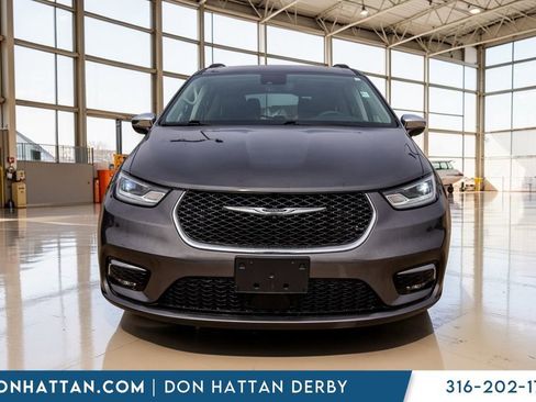 Used 2023 Chrysler Pacifica Limited image 24