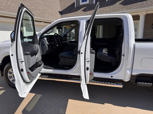 Used 2023 Ford F250 XLT image 11